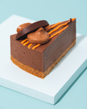 Load image into Gallery viewer, Terrys Chocolate Orange Cheesecake (12 - 14 portions)