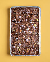 Load image into Gallery viewer, Caramel Crispy Mini Egg Tray Bake (tray of 14)
