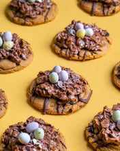 Load image into Gallery viewer, Mini Egg Corn Flake Cookies (box of 4)
