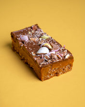 Load image into Gallery viewer, Caramel Crispy Mini Egg Tray Bake (tray of 14)
