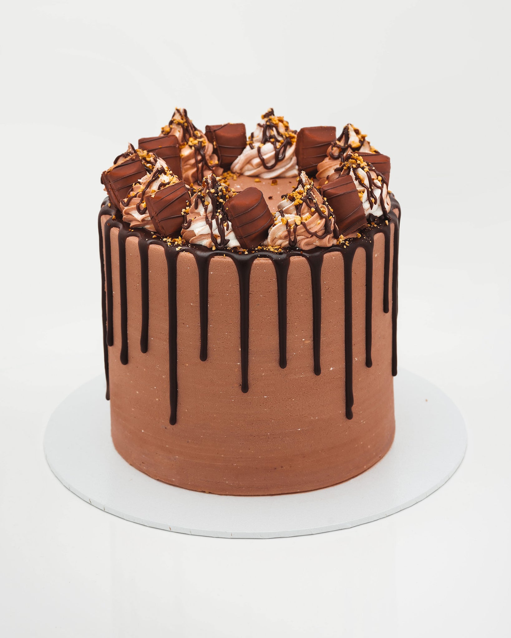 Chocolate Whopper Cake with Kinder Bueno and Chocolate Bars - TheCakery  Leamington - Order Online – TheCakeryLeamington